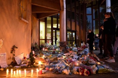 После убийства учителя из Франции вышлют более 230 нелегальных мигрантов