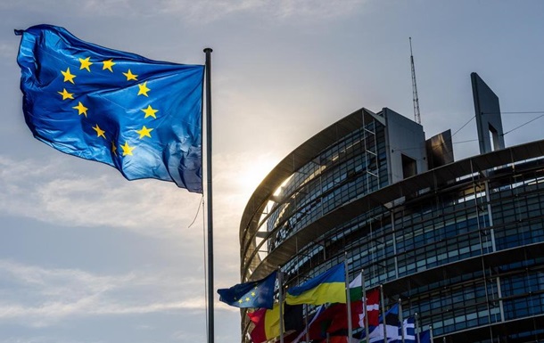 Надання Україні 18 млрд макрофіну в 2023 році схвалив Європарламент