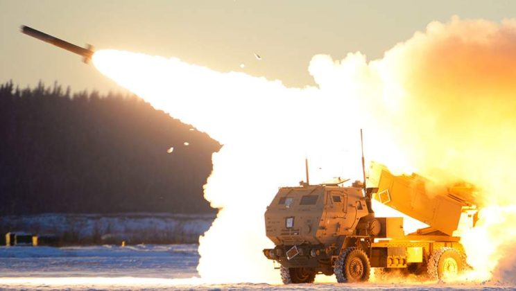 ЗМІ: ЗСУ завдають по ворогу ракетні удари з HIMARS лише після схвалення військових США